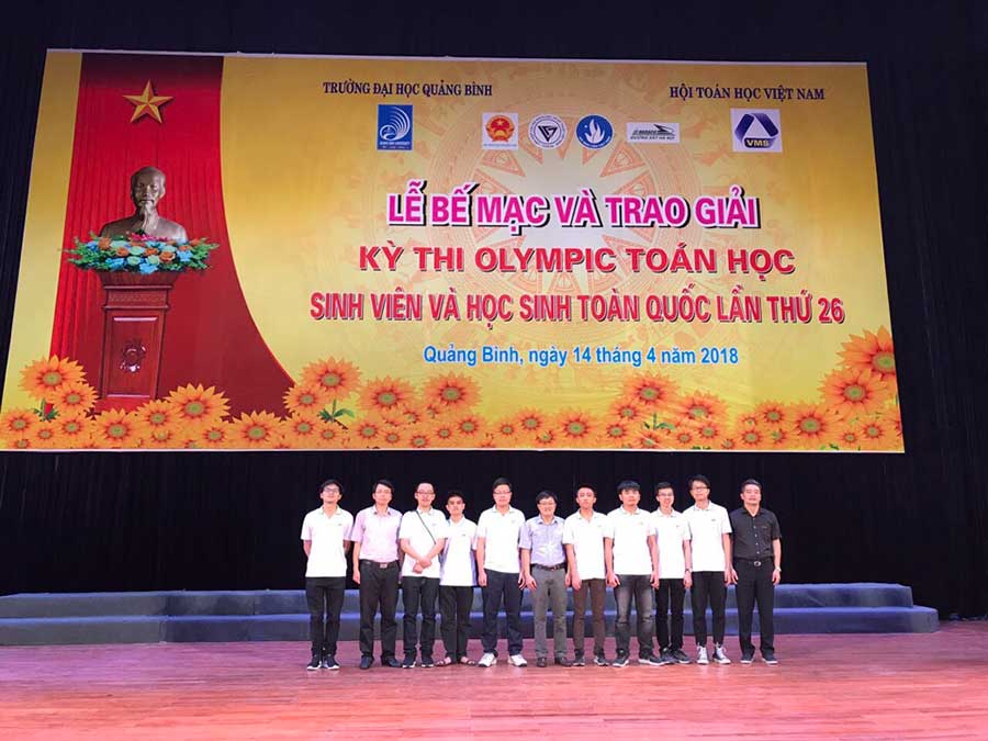 Ảnh: Lễ Bế mạc và trao giải kỳ thi OLYMPIC Toán học sinh viên và học sinh toàn quốc lần thứ 26