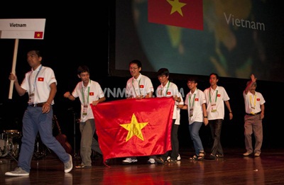 Đoàn học sinh Việt Nam tại buổi khai mạc IMO 52. (Ảnh: vnmath).
